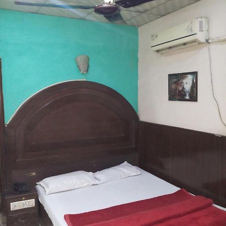 Hotel Diplomat Inn New Delhi Exterior photo